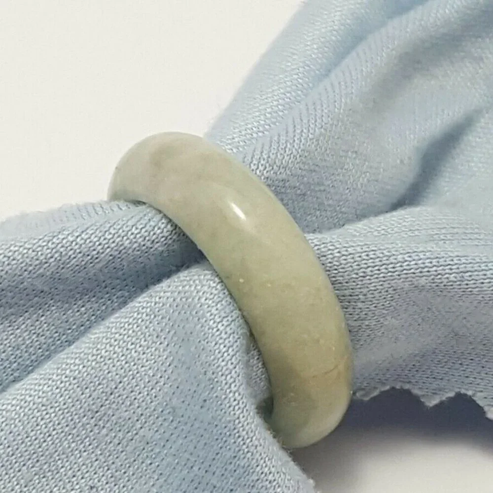 Beautiful Green Jade Wedding Ring Band Size 5 - Nice!